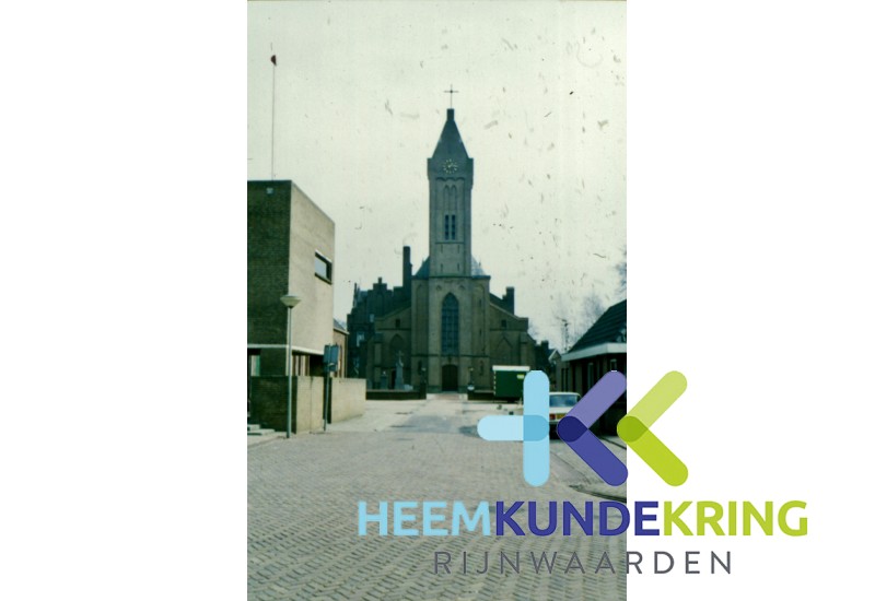 Coll. Gemeente Rijnwaarden RK Kerk via Markt